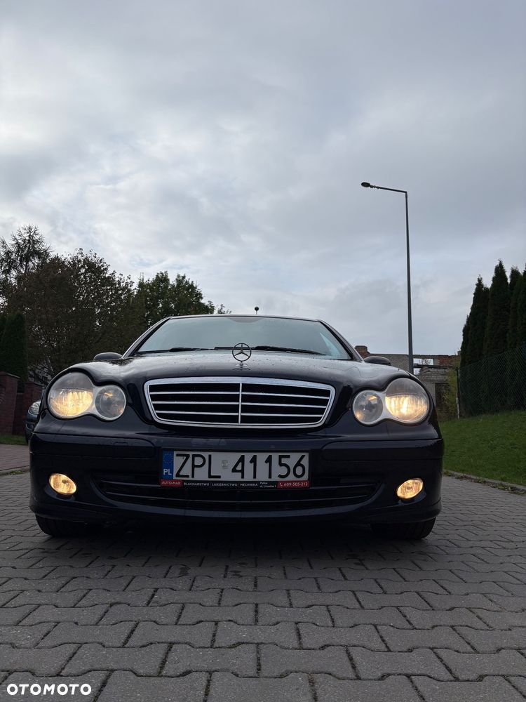 Mercedes-Benz C-Class 2006 photo 3