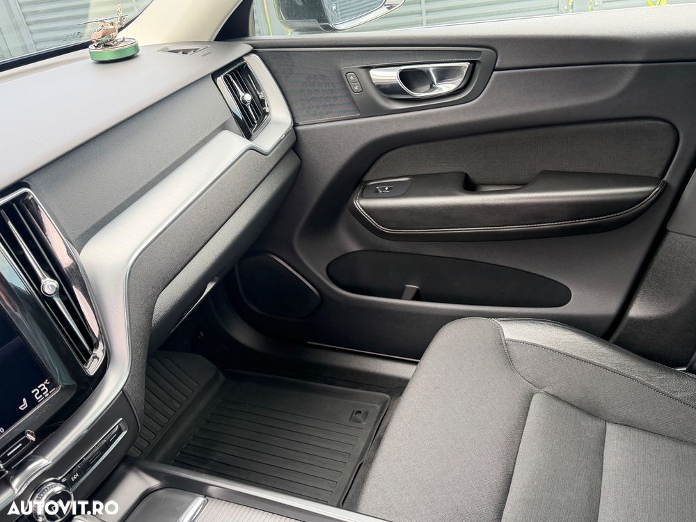 Volvo XC 60 T5 AWD Momentum - 8