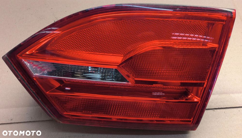 Jetta VI lampa tylna tył w klapę EU stan bdb bez uszkodzeń 2010-18r Volkswagen - 4