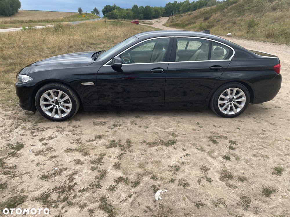 BMW Seria 5 520d xDrive - 14