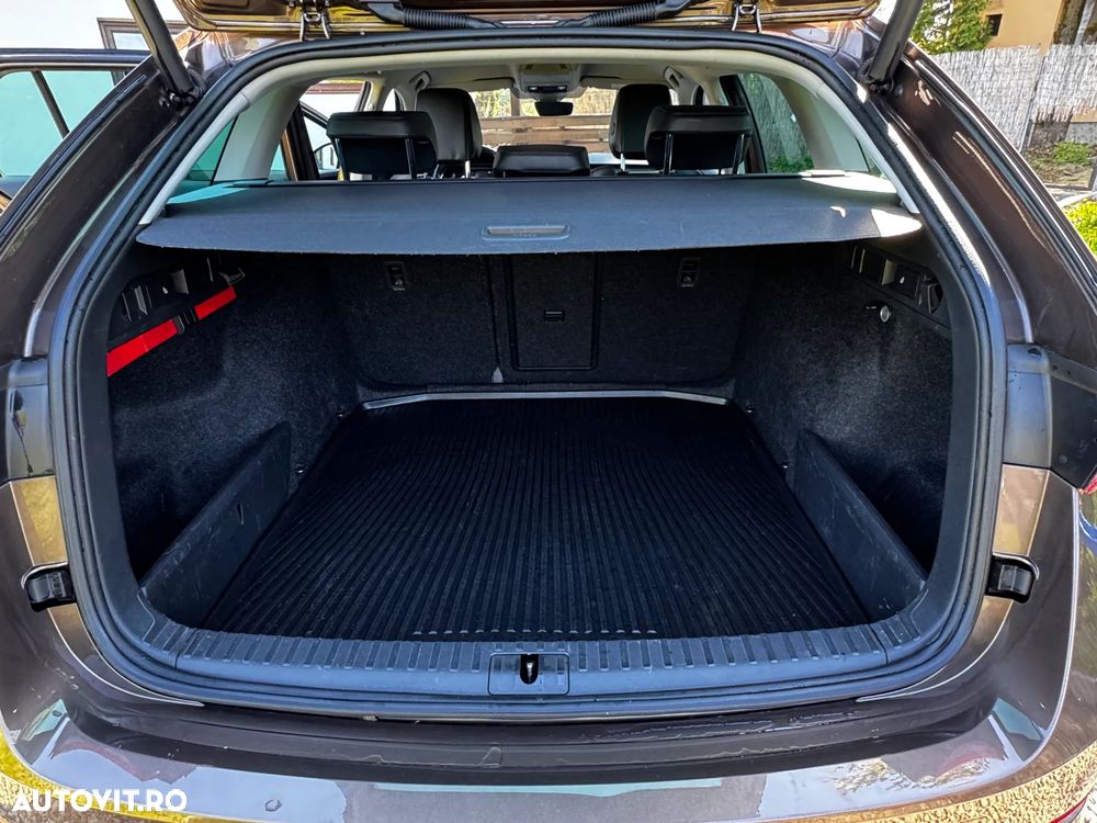 Skoda Octavia 2.0 TDI STYLE DSG - 9