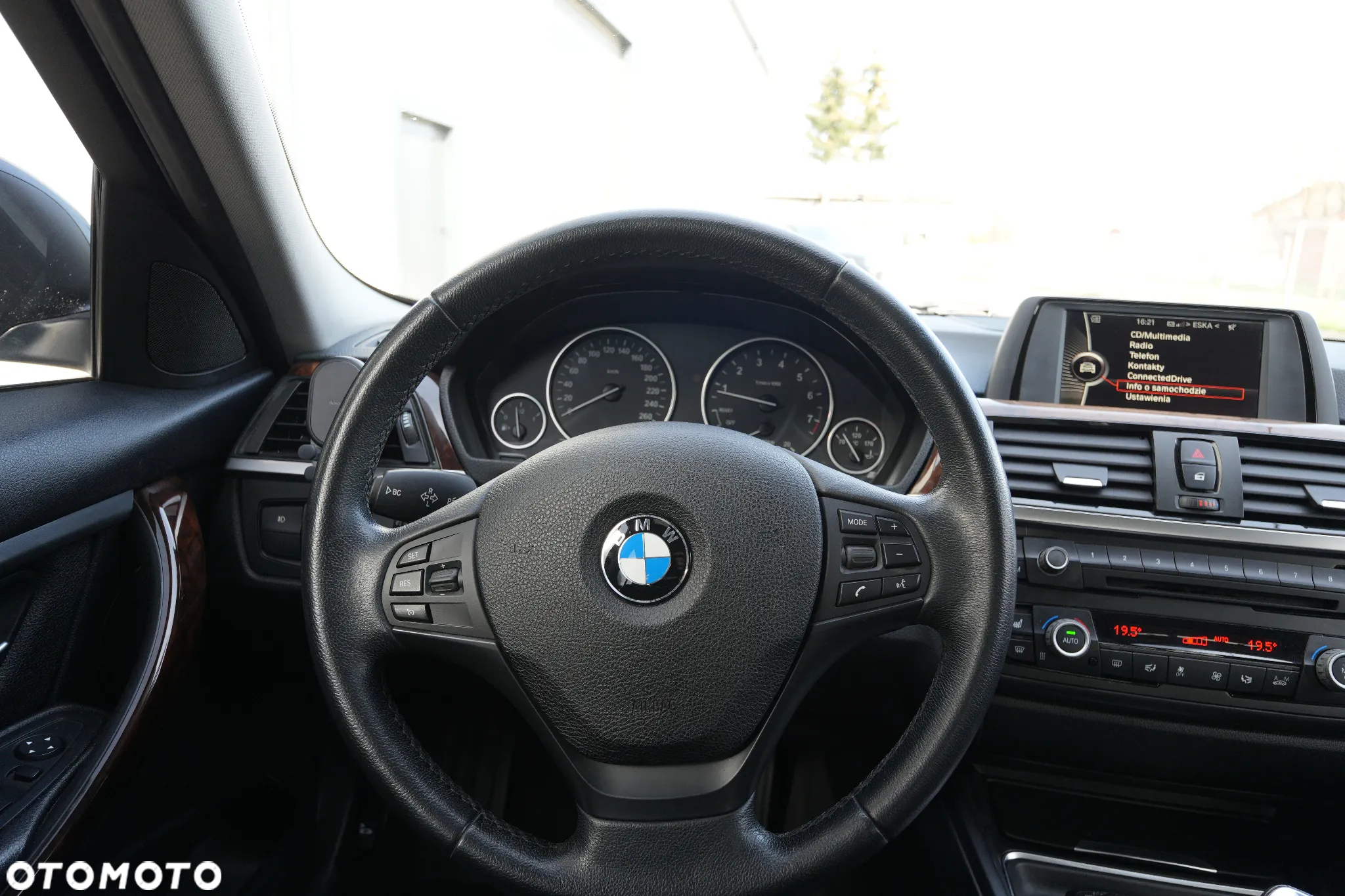 BMW Seria 3 320i Luxury Line - 22