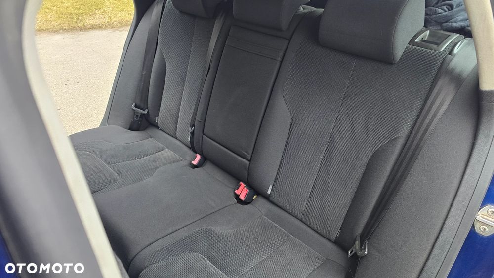 Volkswagen Passat 1.9 TDI DPF Individual - 32