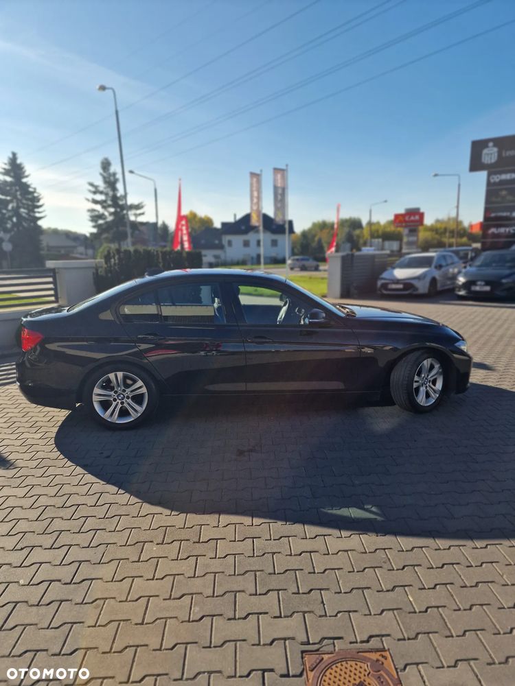 BMW Seria 3 320d Sport-Aut Sport Line - 5