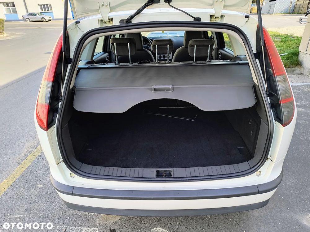 Ford Focus 1.6 TDCi DPF Ambiente - 10