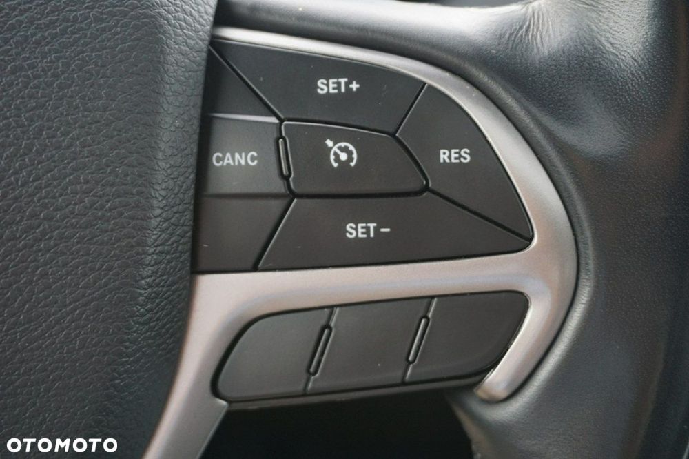 Jeep Grand Cherokee - 25