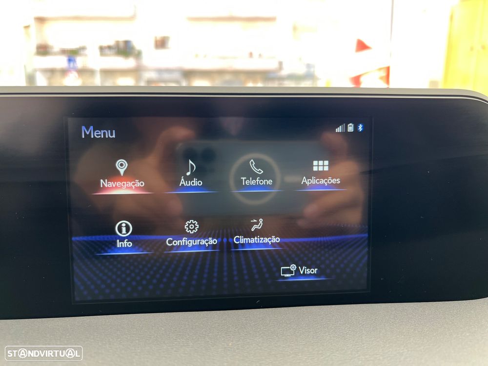 Lexus UX 250h Business - 27