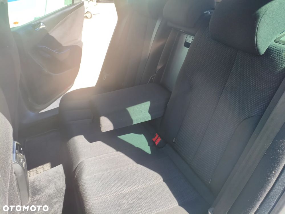 Volkswagen Passat 2.0 TDI Trendline - 19
