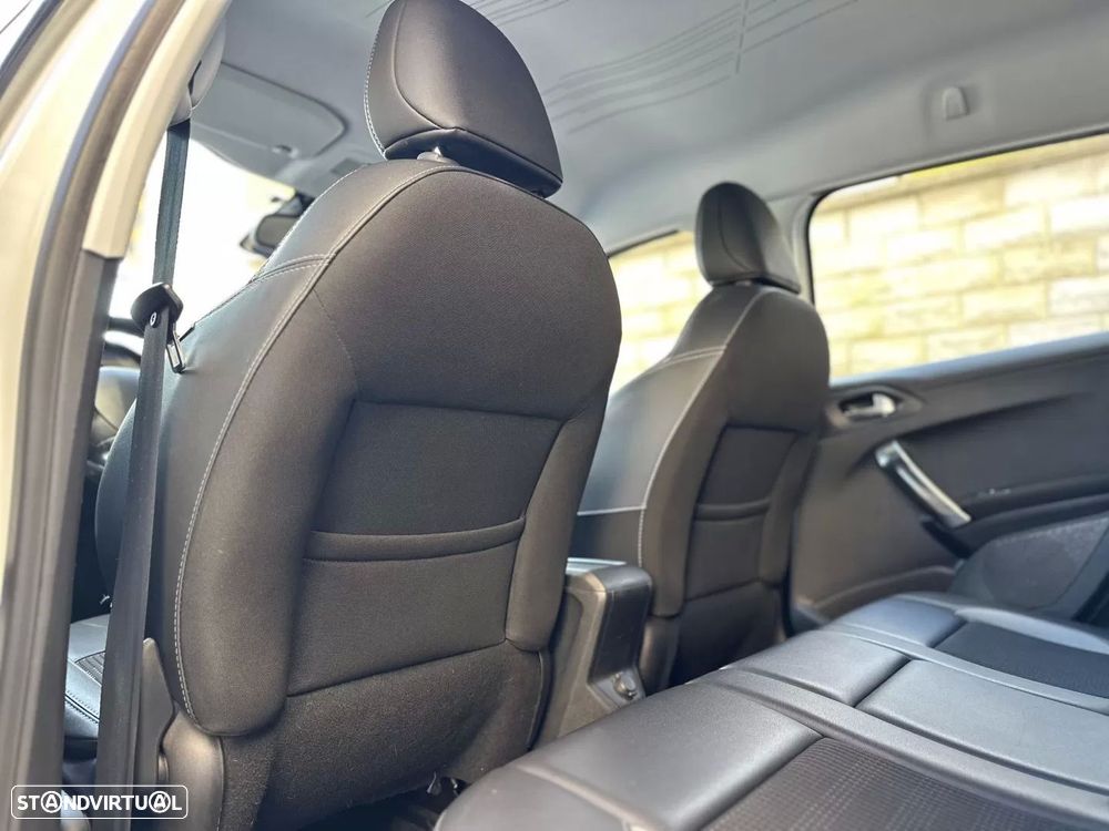 Peugeot 2008 1.2 PureTech Allure EAT6 - 10