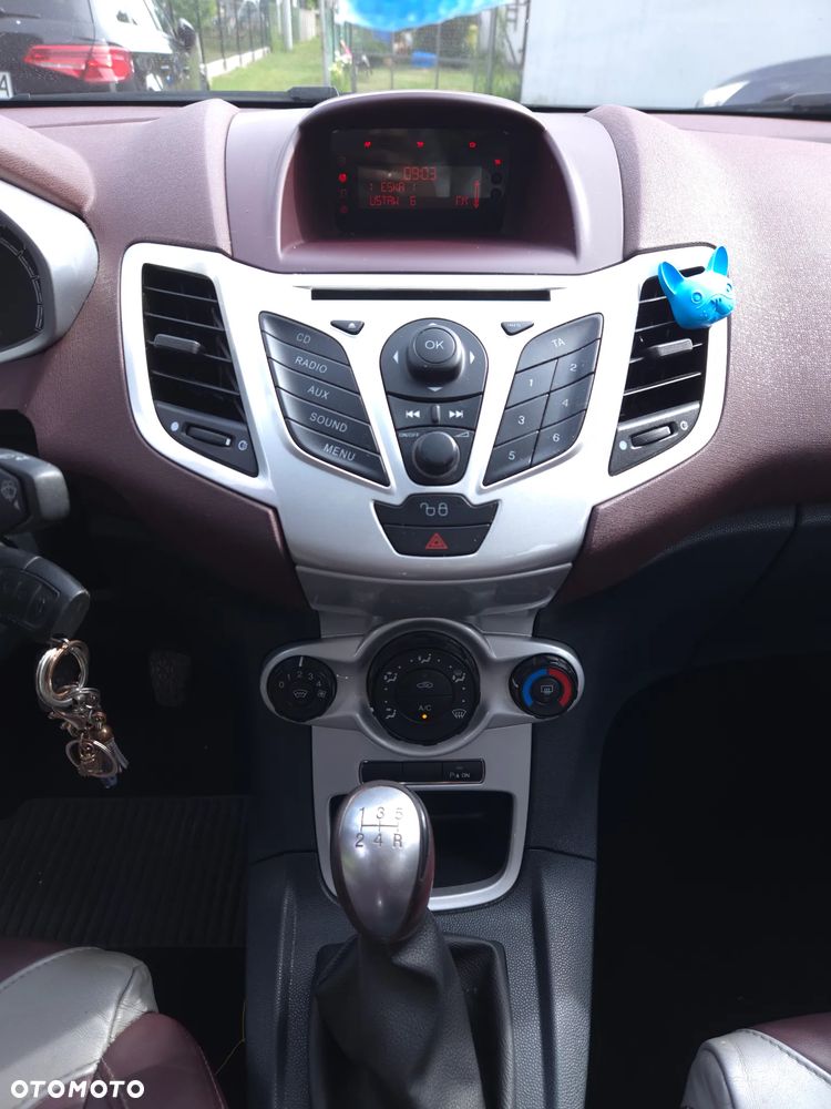 Ford Fiesta 1.6 TDCi DPF Ghia - 6