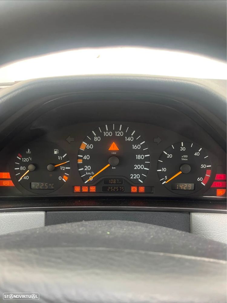 Mercedes-Benz E 220 D Elegance - 1