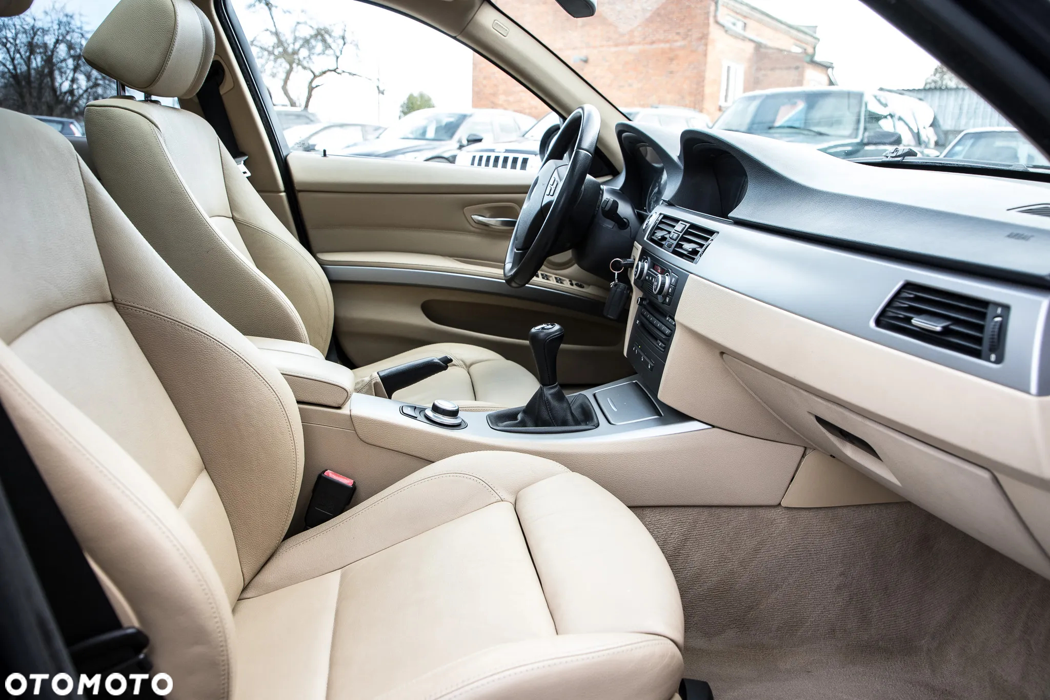 BMW Seria 3 325i xDrive Touring - 31