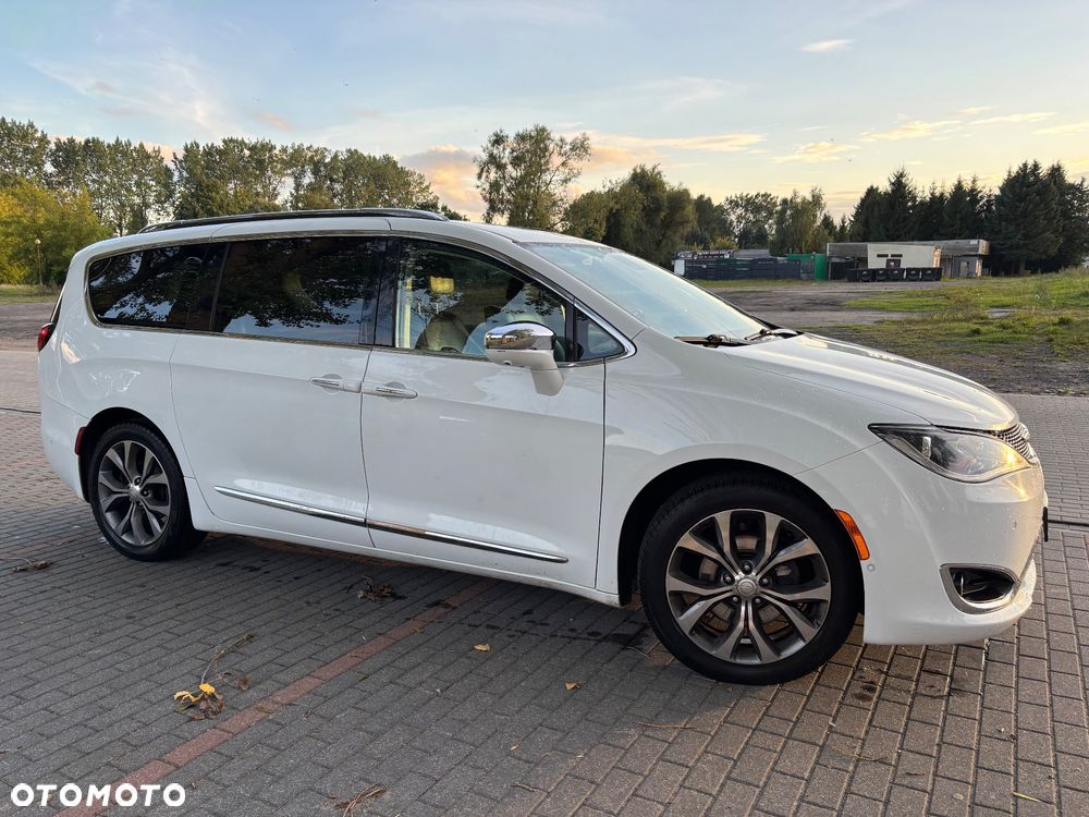 Chrysler Pacifica - 3