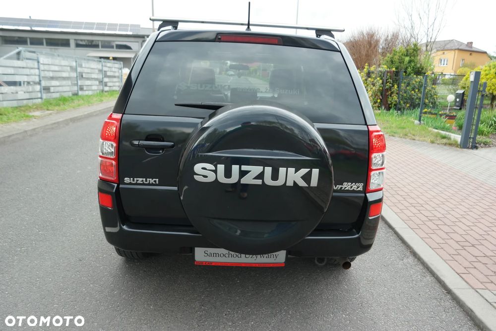 Suzuki Grand Vitara 2.4 De Luxe - 8
