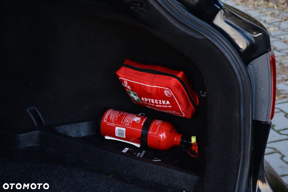 Toyota Avensis 1.8 Sol plus NAVI - 24