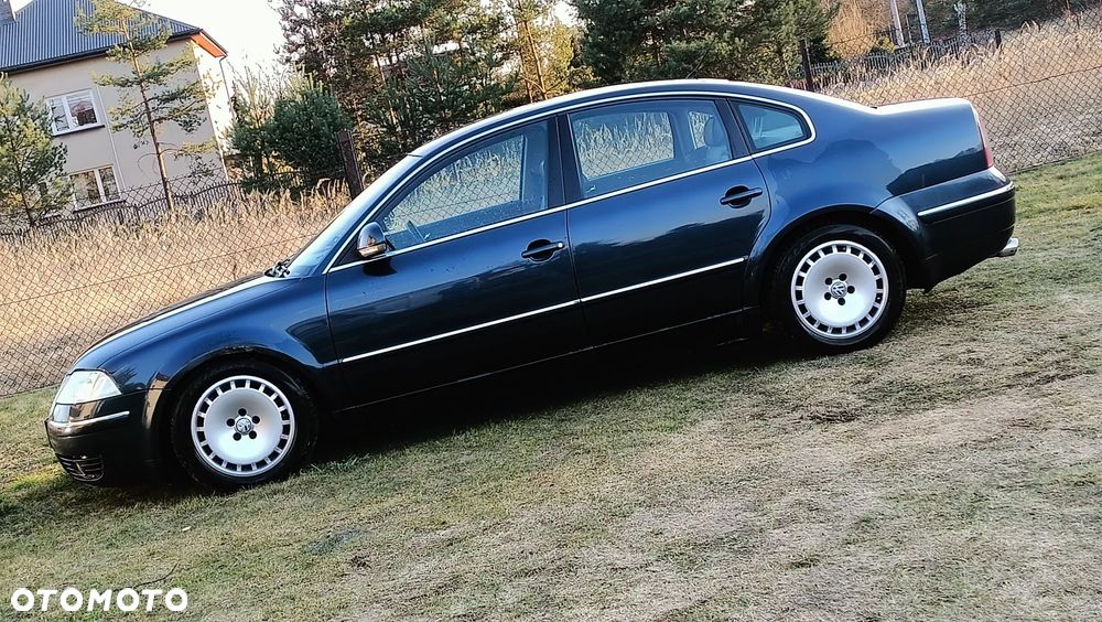 Volkswagen Passat 2.5 TDI 4Mot Highline - 18