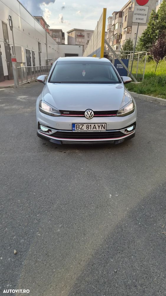 Volkswagen Golf - 2