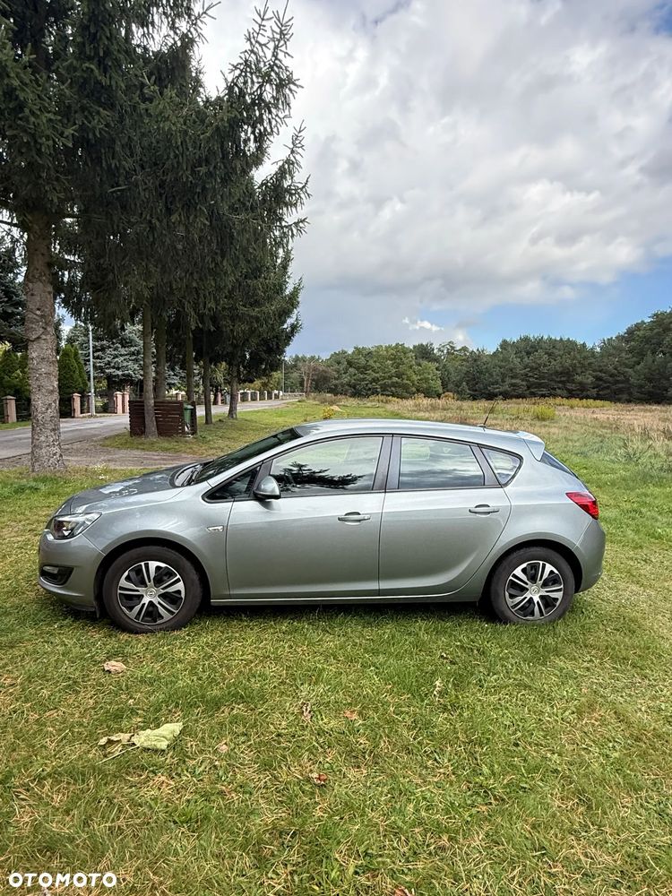 Opel Astra 2015 photo 2