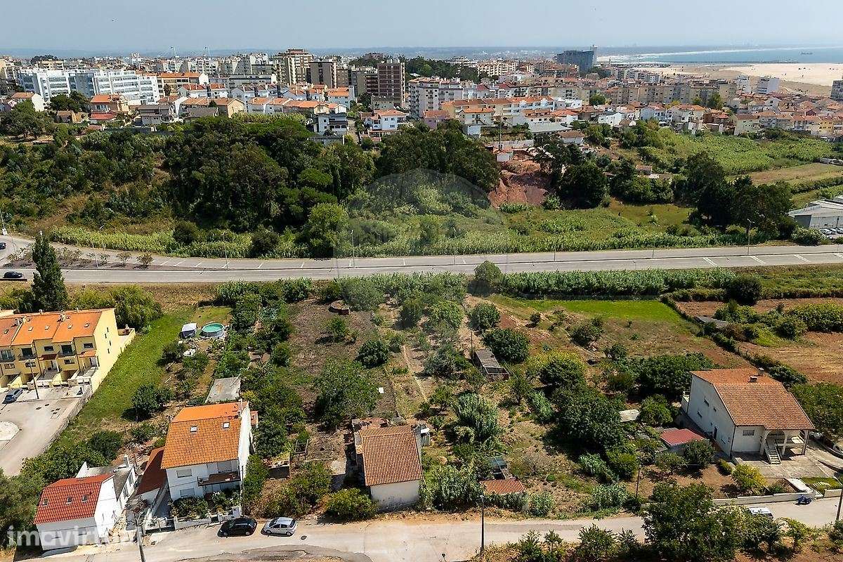 Moradia T4 isolada com terreno de 2.600 m² em Buarcos - Grande imagem: 4/29