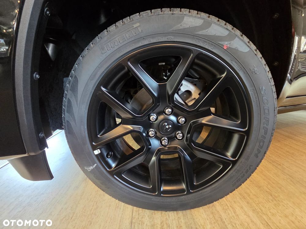 RAM 1500 Laramie Night Premium - 40