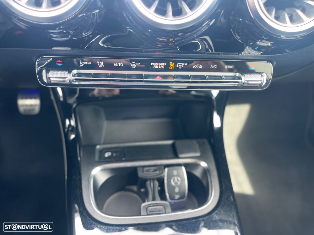 Mercedes-Benz CLA 180 AMG Line - 22