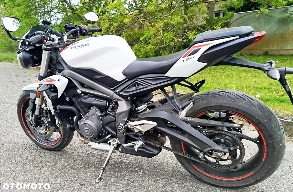 Triumph Street Triple - 4