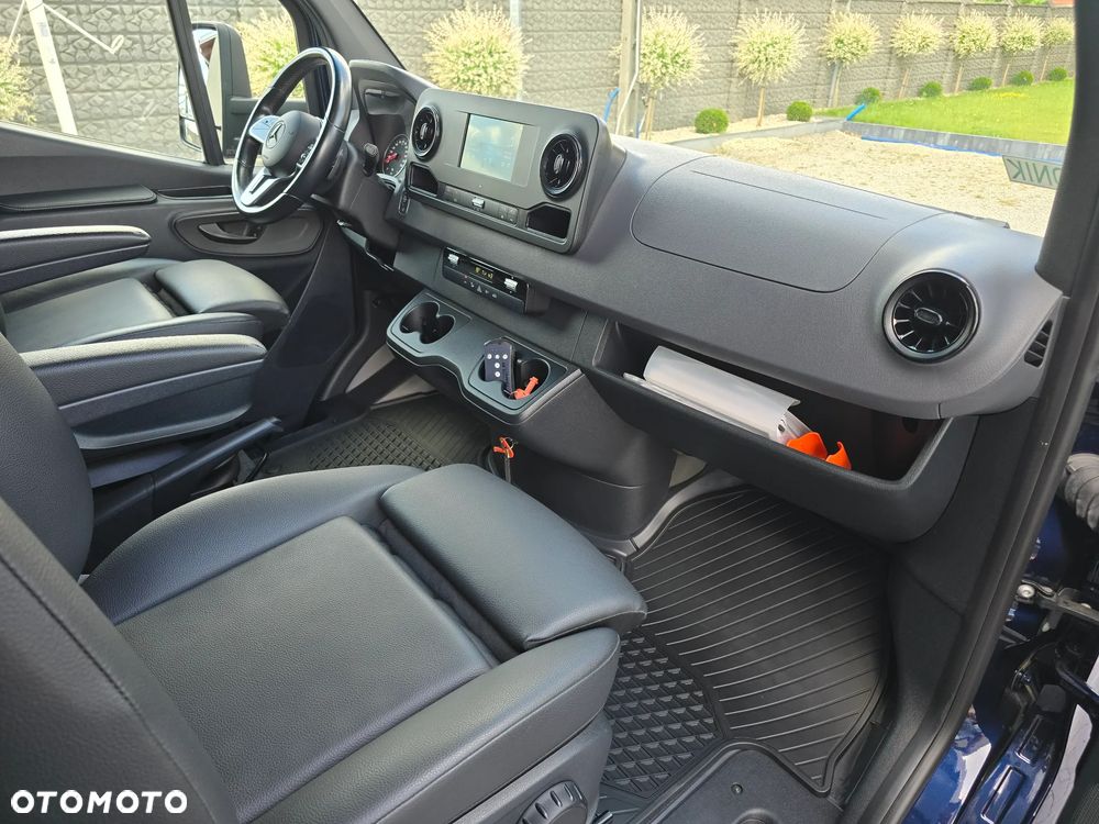 Mercedes-Benz SPRINTER 319 3.0 CDI KONTENER 4,28cmDługi 2,29cmSzero 2,24cmWysok + WINDA 750Kg 42Tyś km SERWIS DO OSTATNIEGO Km ASO MERCEDES-BENZ SALON PL STAN NOWY NOWY NOWY FABRYCZNA GWARANCJA - 38