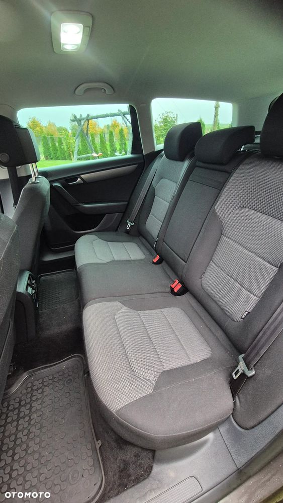 Volkswagen Passat - 13