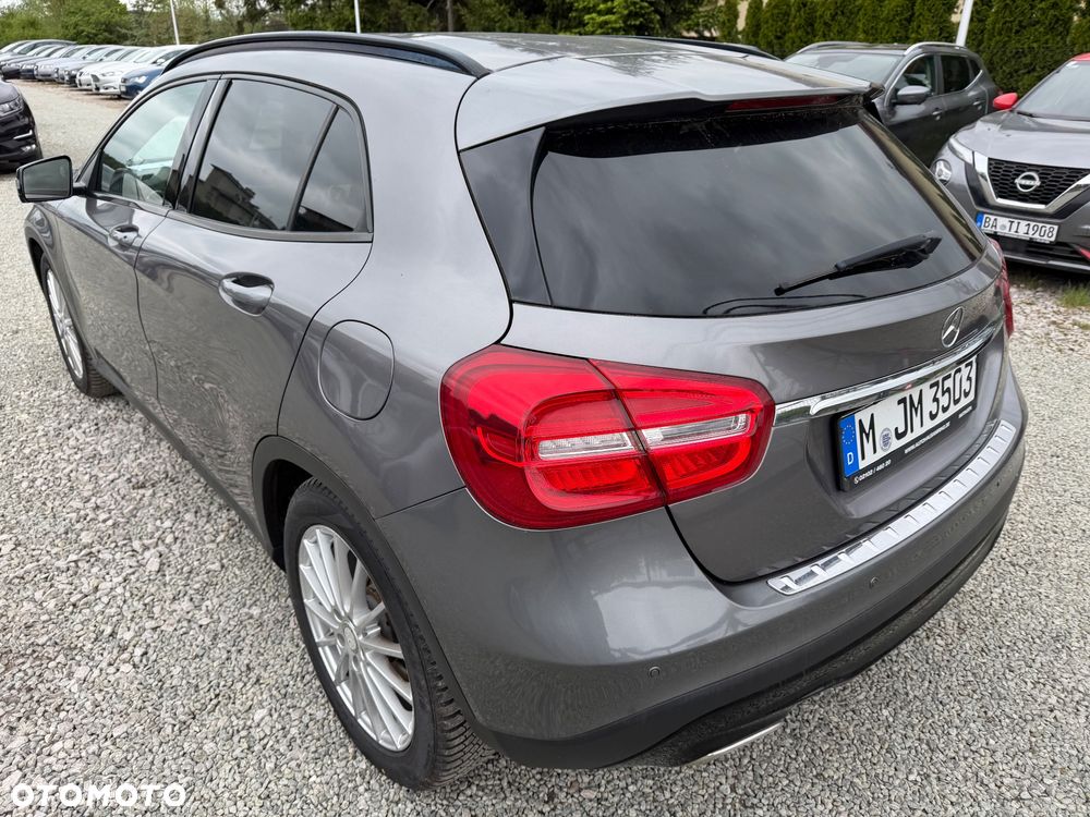 Mercedes-Benz GLA 200 Urban - 12