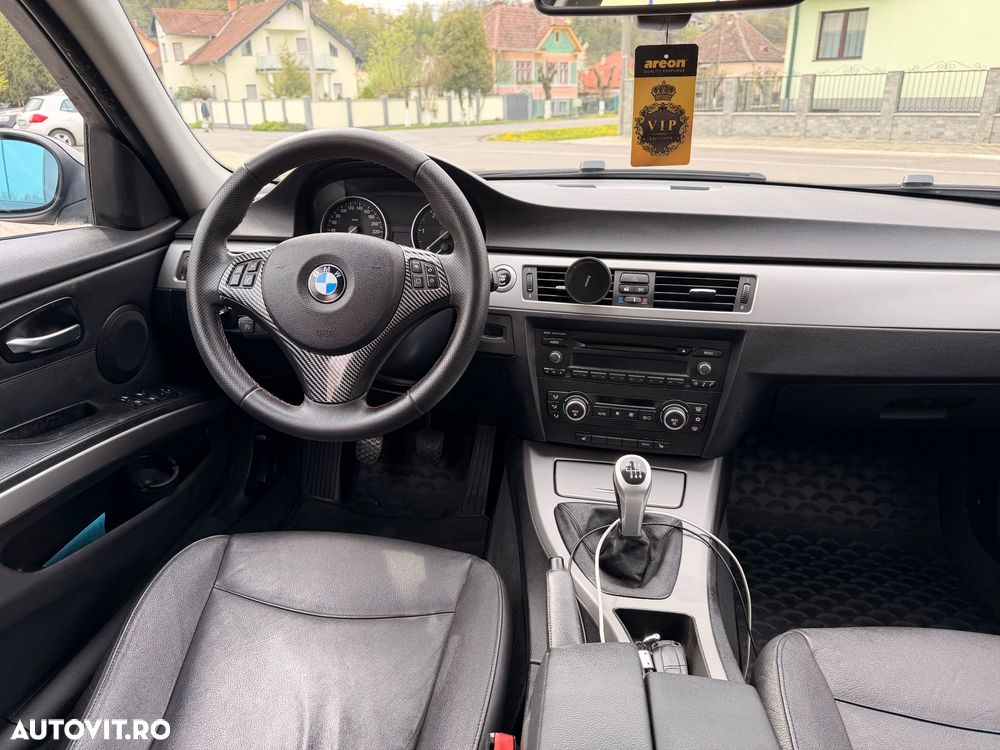 BMW Seria 3 318d - 11