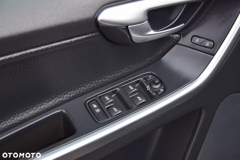 Volvo XC 60 D5 AWD Summum - 22