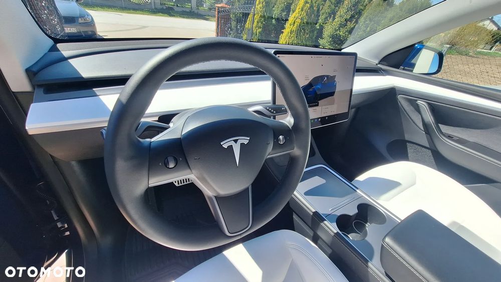 Tesla Model Y - 20