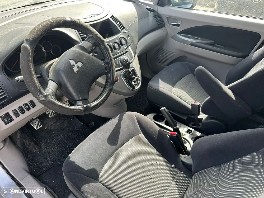Mitsubishi Grandis 2.0 DI-D de 2010 para peças - 8