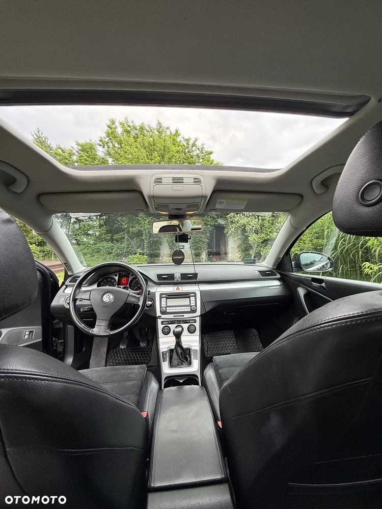 Volkswagen Passat - 4