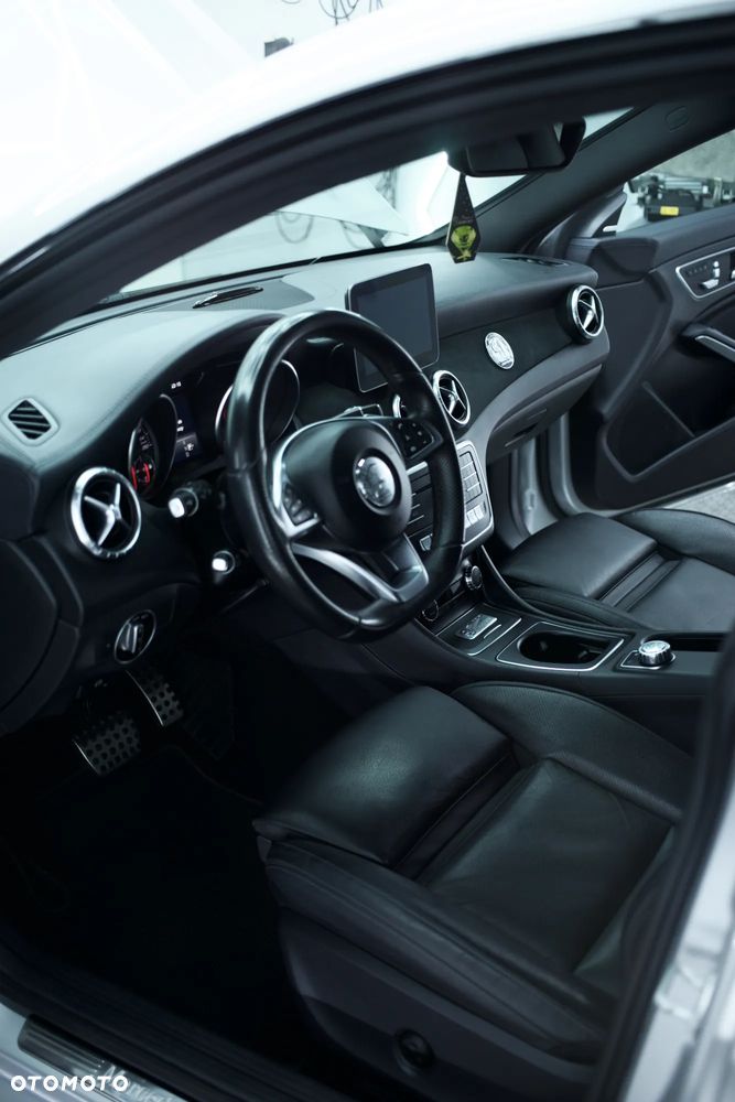 Mercedes-Benz CLA 250 4Matic 7G-DCT Sport - 8