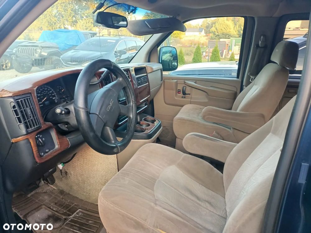 GMC Savana - 3