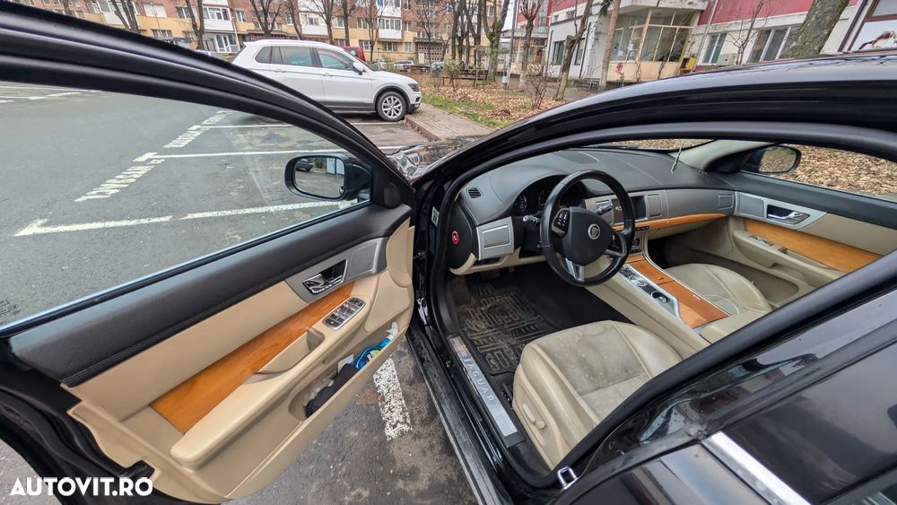 Jaguar XF 2.2D Premium Luxury - 5