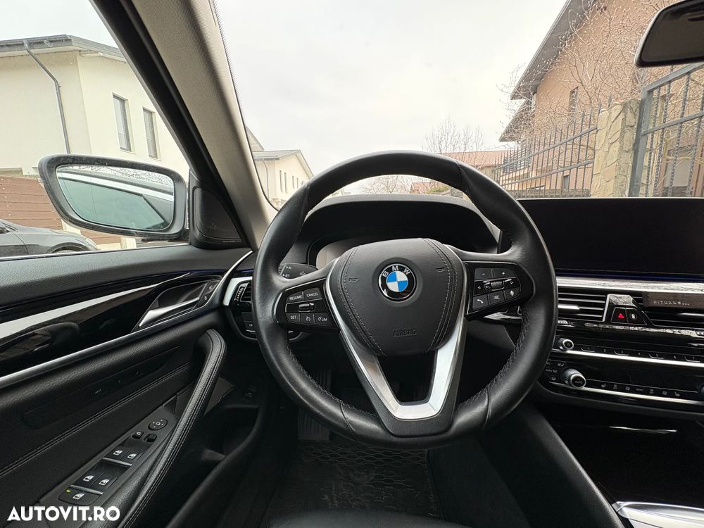 BMW Seria 5 520i AT MHEV - 17
