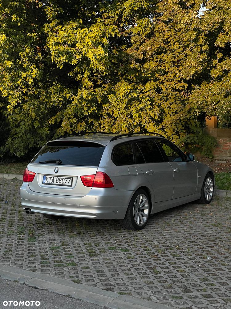 BMW Seria 3 318d - 14