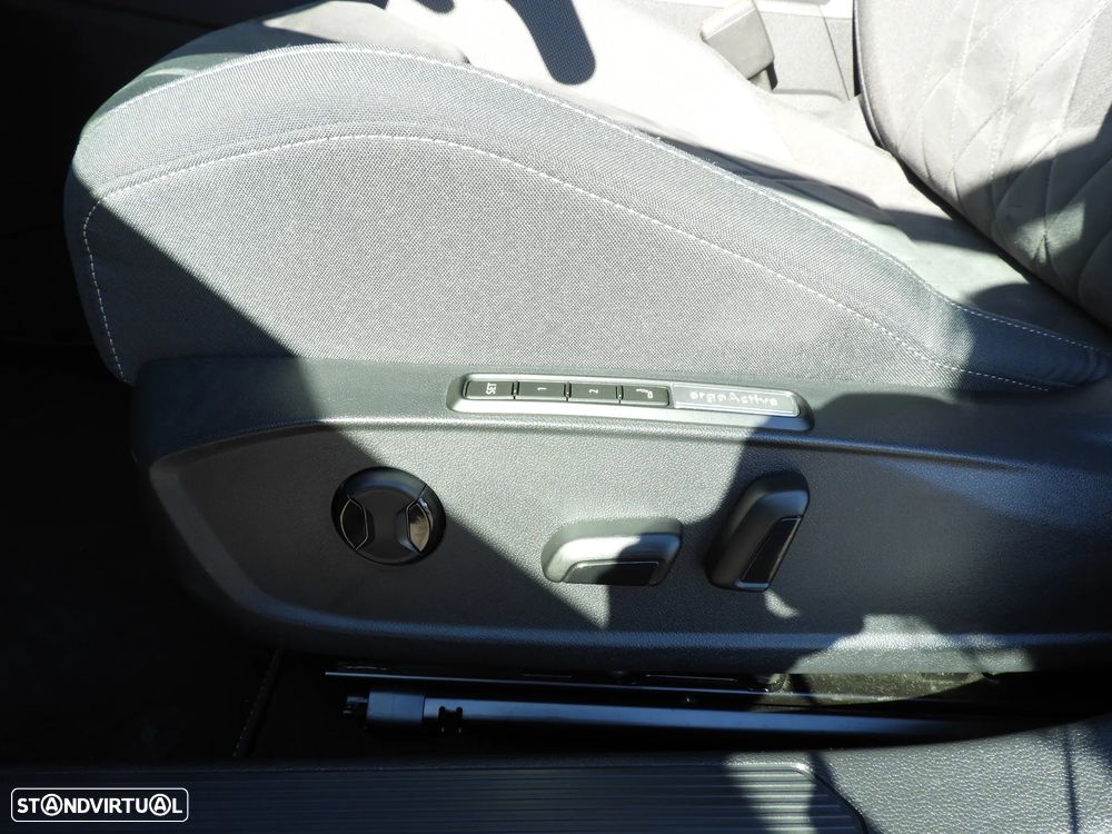 VW Golf 1.4 TSI e-Hybrid DSG - 24