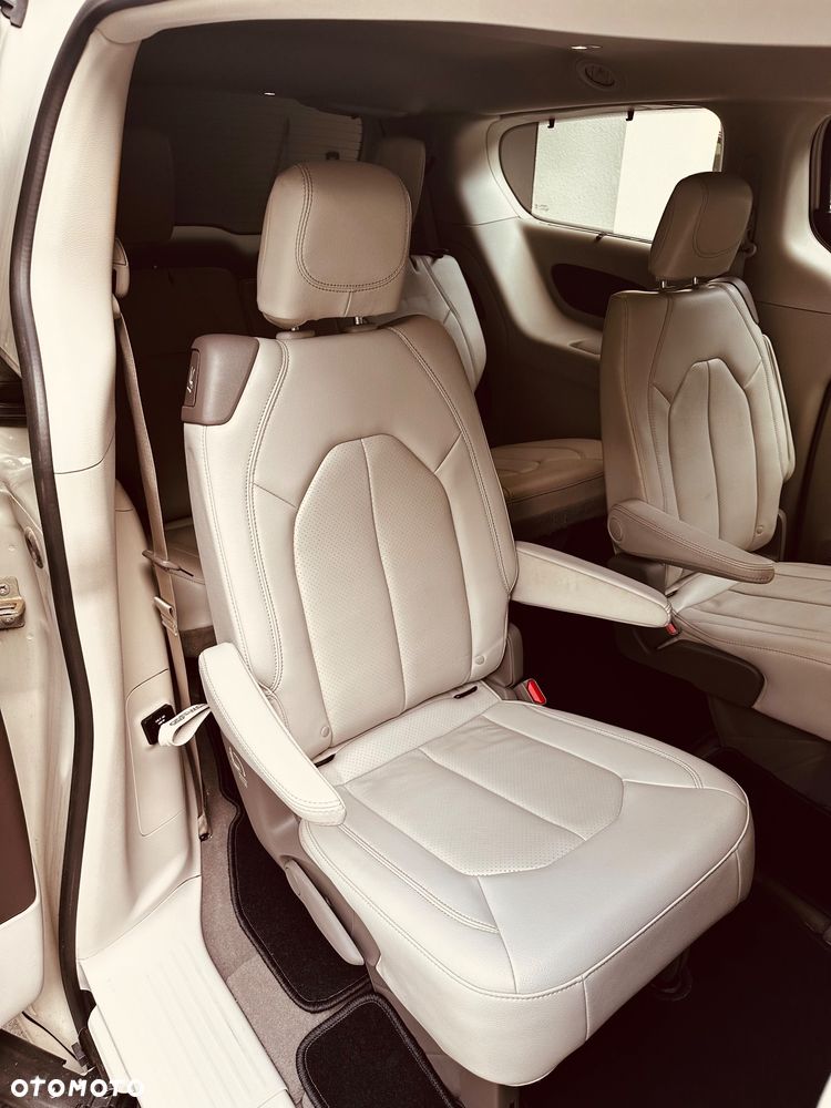 Chrysler Pacifica - 25