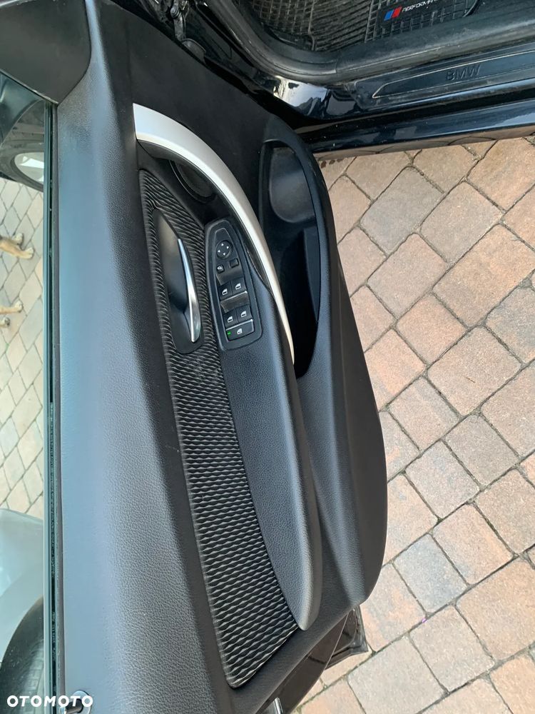 BMW Seria 3 318d Sport Line Shadow - 12