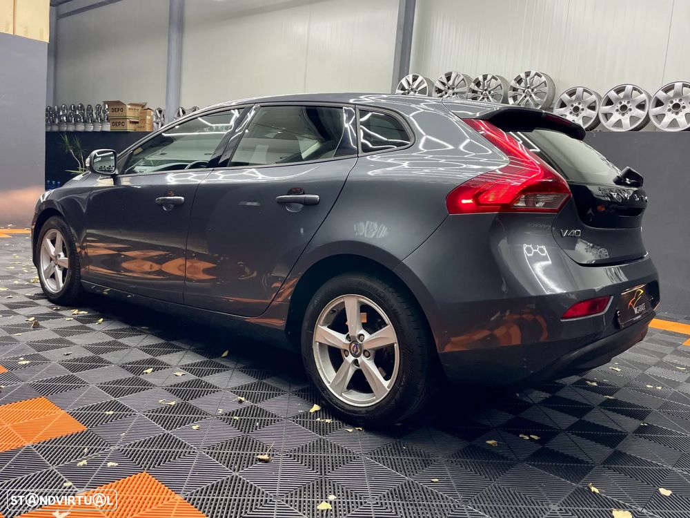 Volvo V40 1.6 D2 Momentum Eco - 4