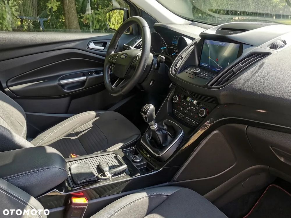 Ford Kuga 1.5 EcoBoost 2x4 Titanium - 10