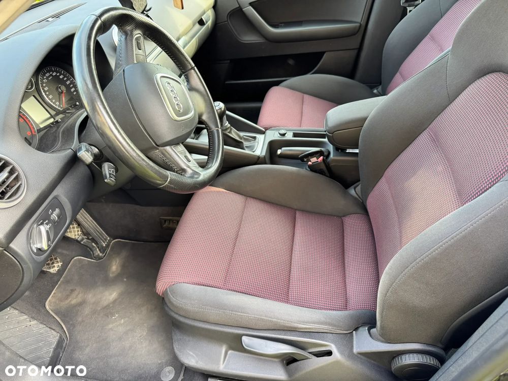 Audi A3 Sportback 2.0 TDI DPF Ambiente - 8