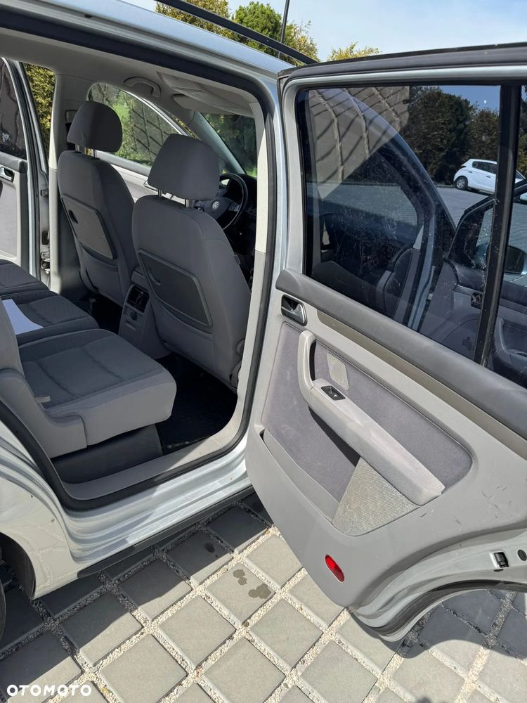 Volkswagen Touran - 13