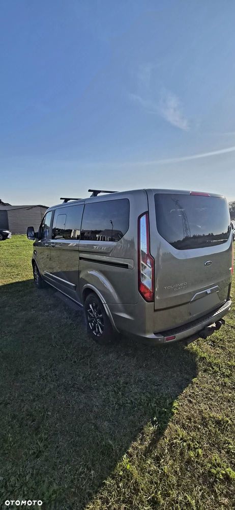 Ford Tourneo Custom - 13