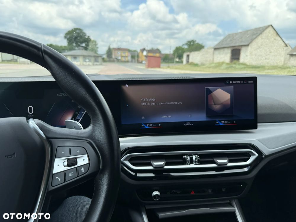BMW Seria 3 318d mHEV - 37