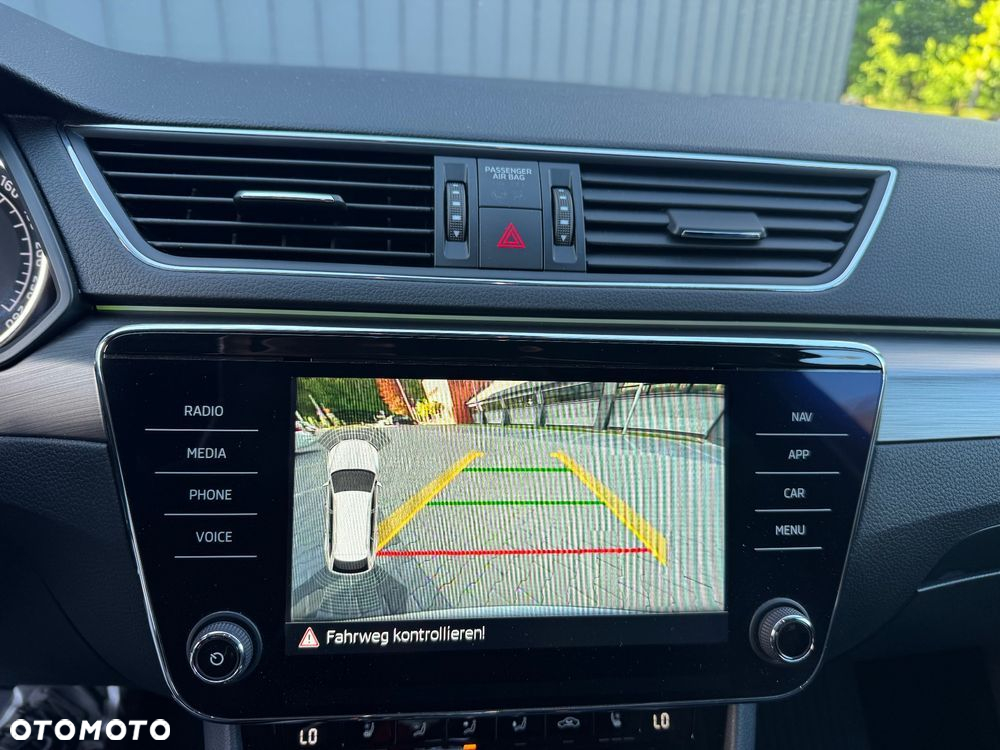 Skoda Superb 2.0 TDI DSG Premium Edition - 23