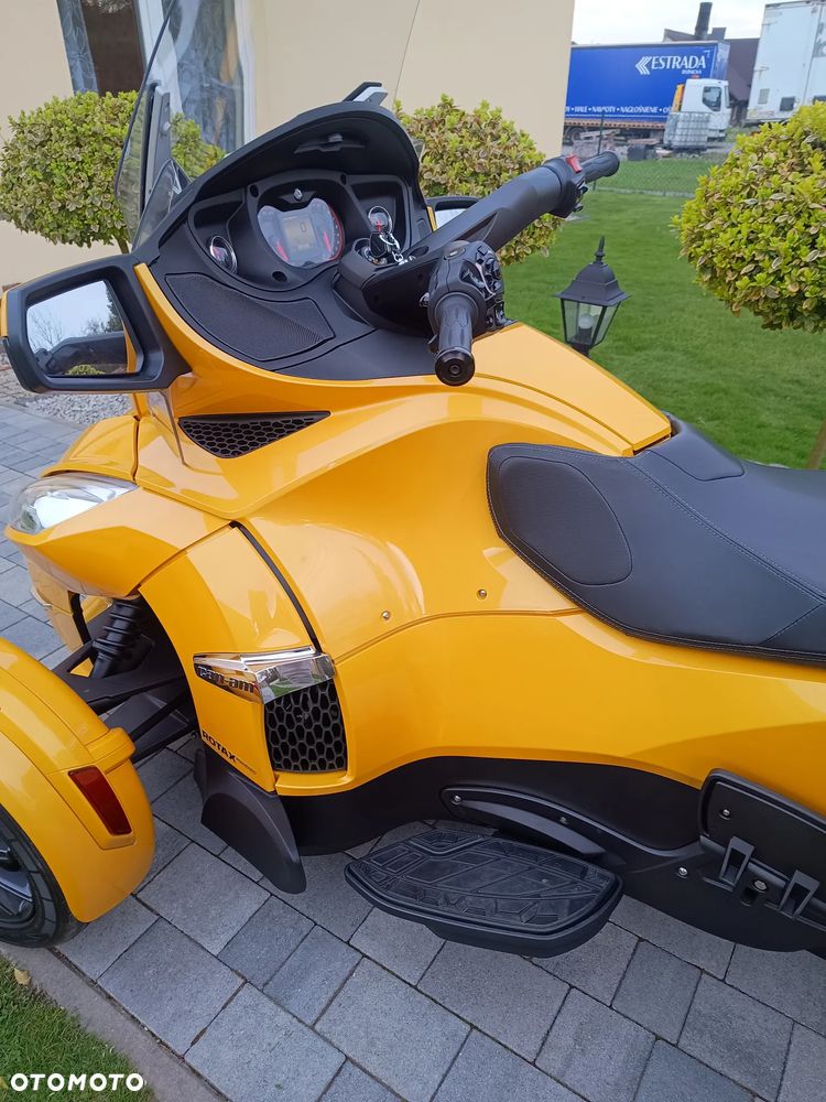 Can-Am Spyder - 19
